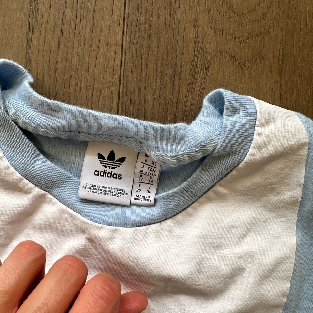 Adidas baby blue cropped t-shirt - Picture 4 of 4